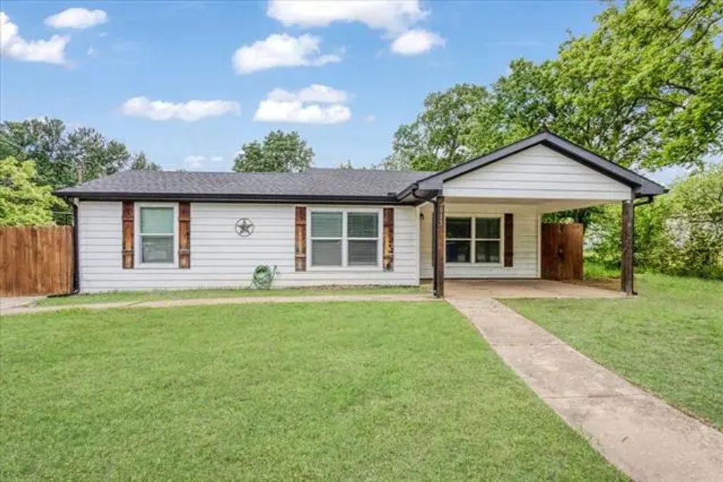 3015 S Fannin Avenue, Denison