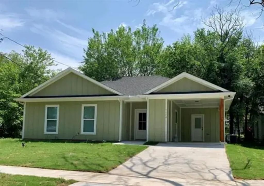 1112 S 6th Avenue, Denison