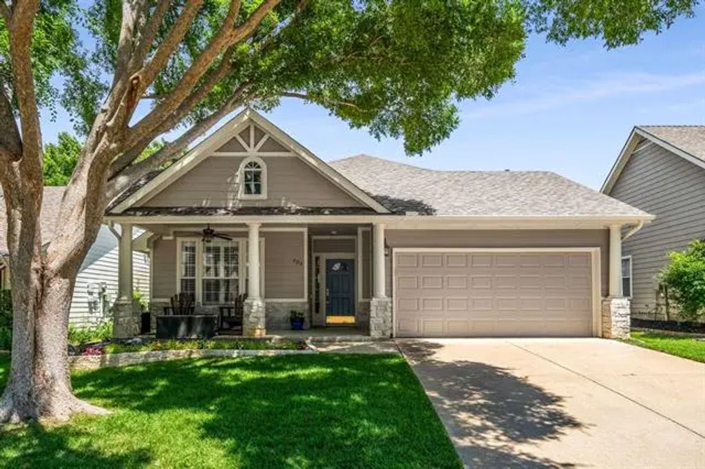 504 Landing Court, Grapevine