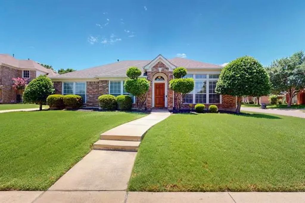 1700 Rolling Bend Court, Keller