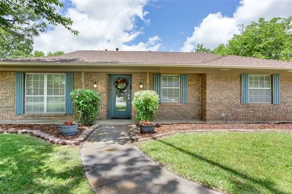 1605 Oakhill Drive, Sherman
