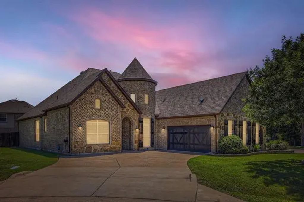 600 Oakmont Court, DeSoto