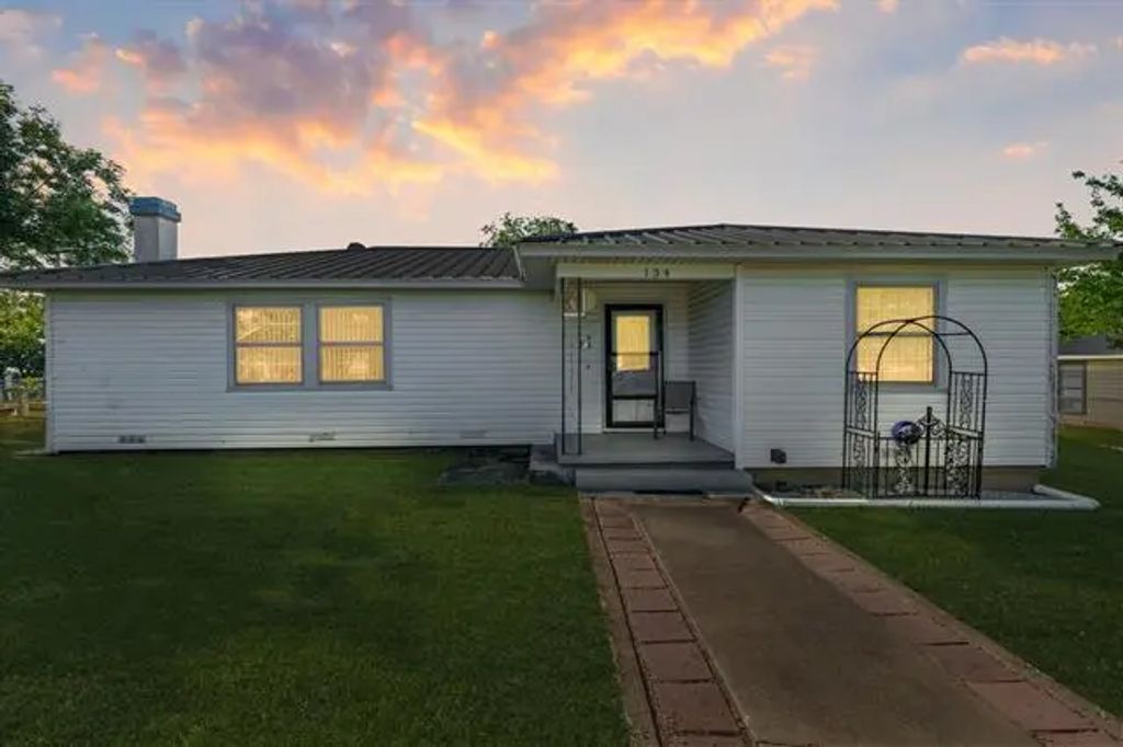 134 Daisy Lane, Whitney