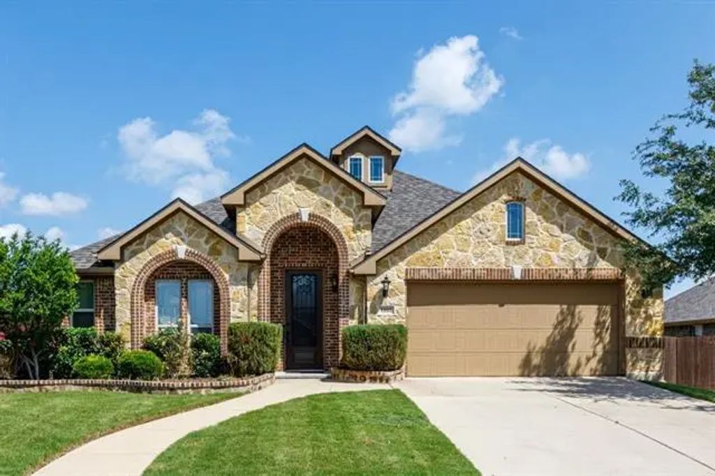 1002 Star Grass Drive, Mansfield