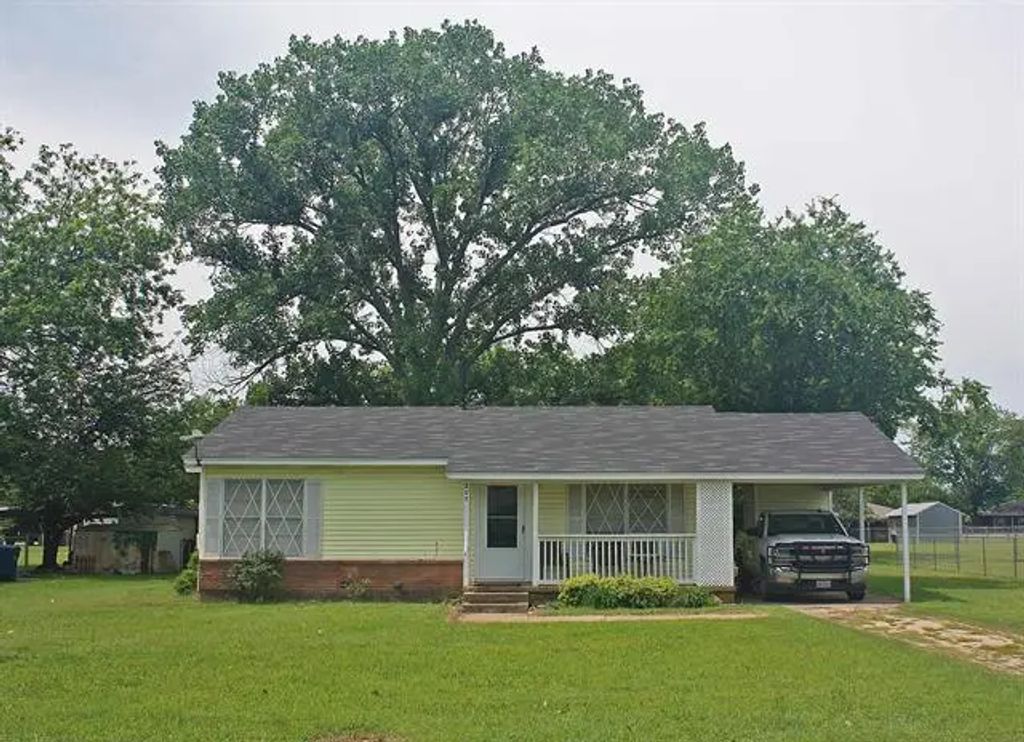 205 N Texas Street, Whitney