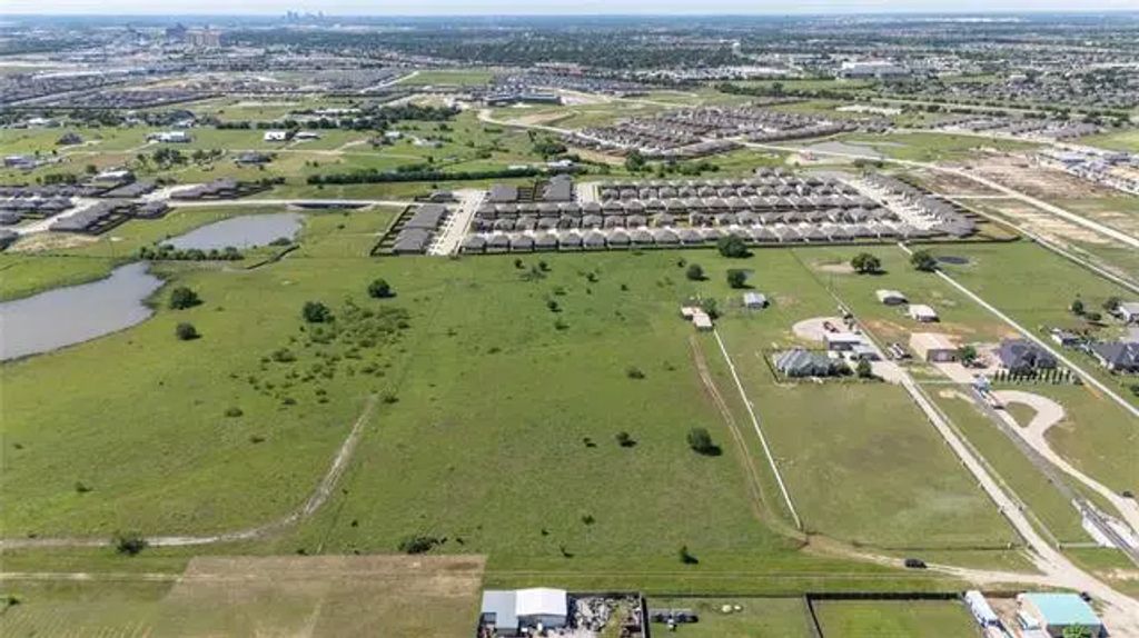 8751 Wagley Robertson Road, Fort Worth