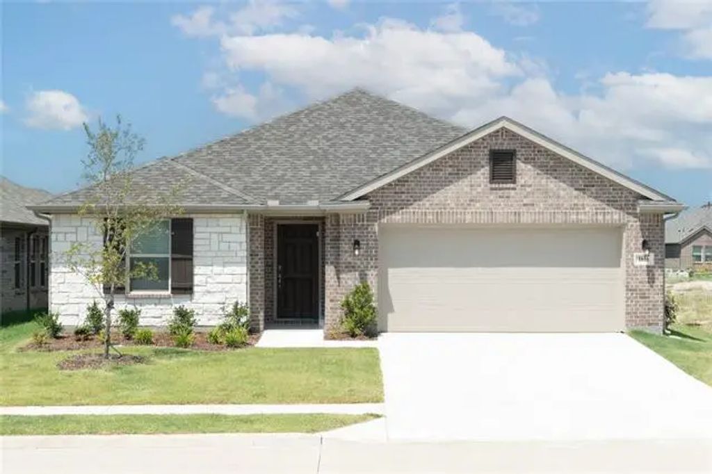 1616 Calanques Drive, Royse City