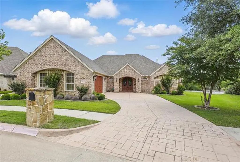 9008 Reata West Drive, Benbrook