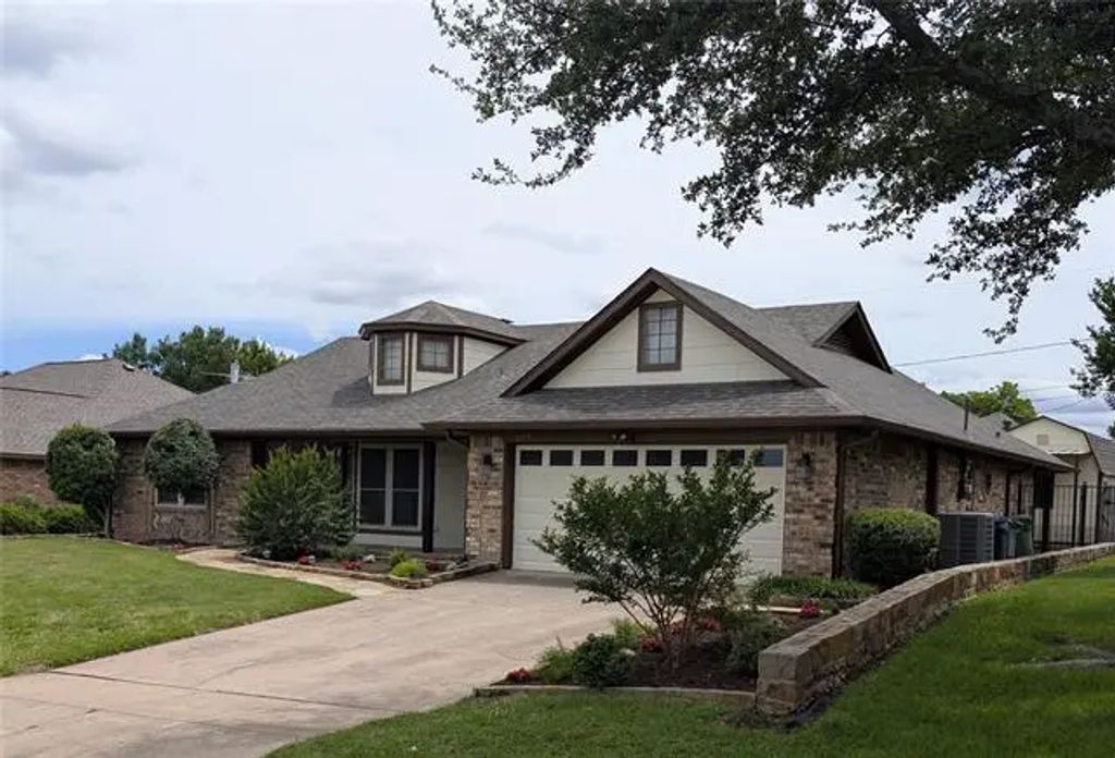 209 Marseille Drive, Hurst