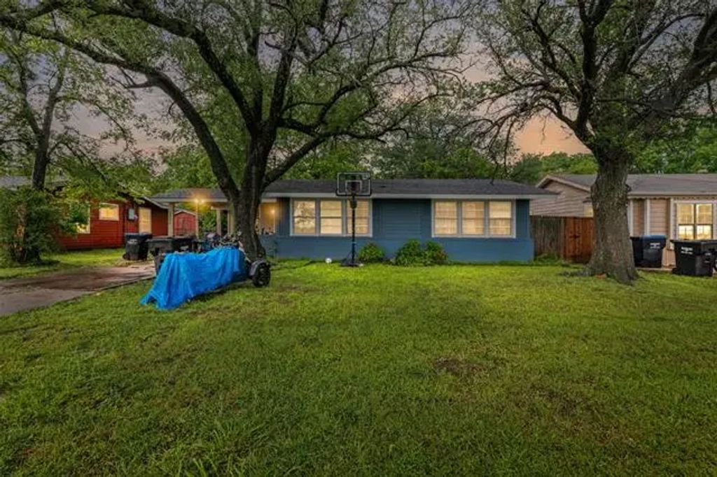 3006 Division Street, Greenville