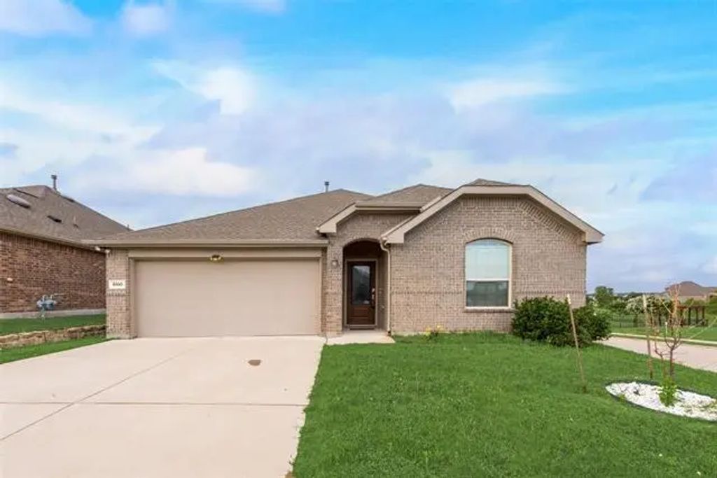 6100 Fall Creek Lane, Fort Worth