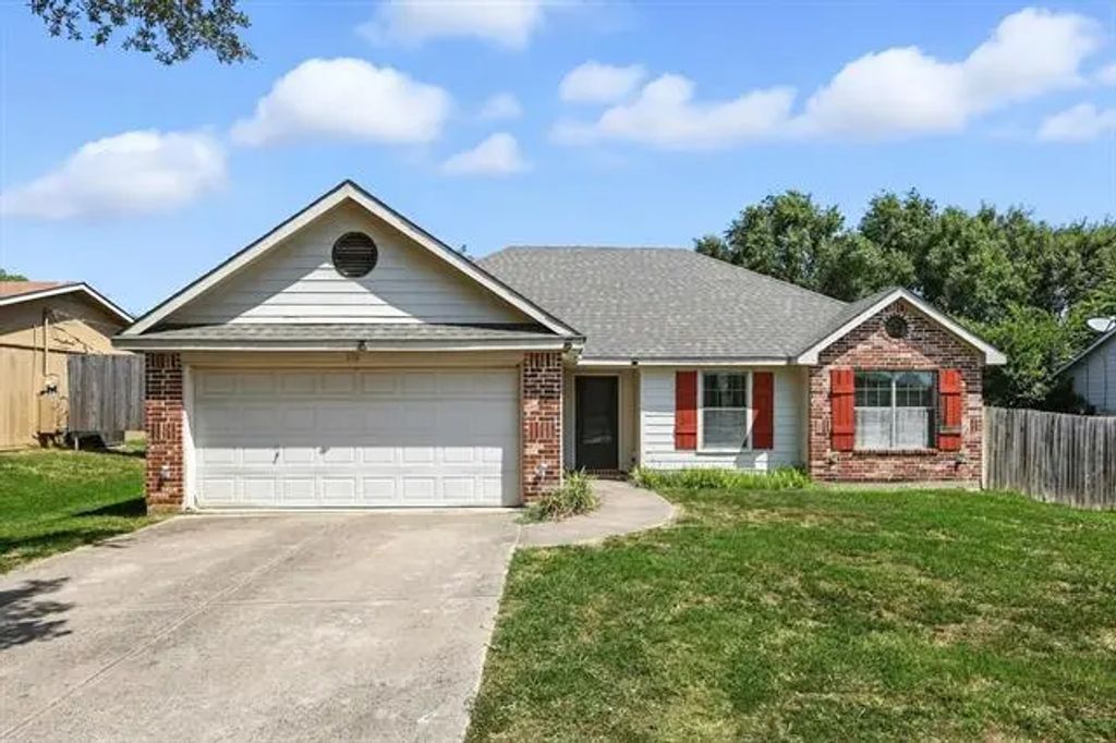 618 Matador Drive, Oak Point