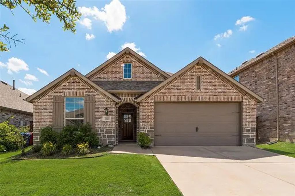 2122 Slow Stream Drive, Royse City