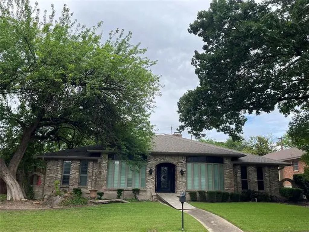 9376 Briarhurst Drive, Dallas