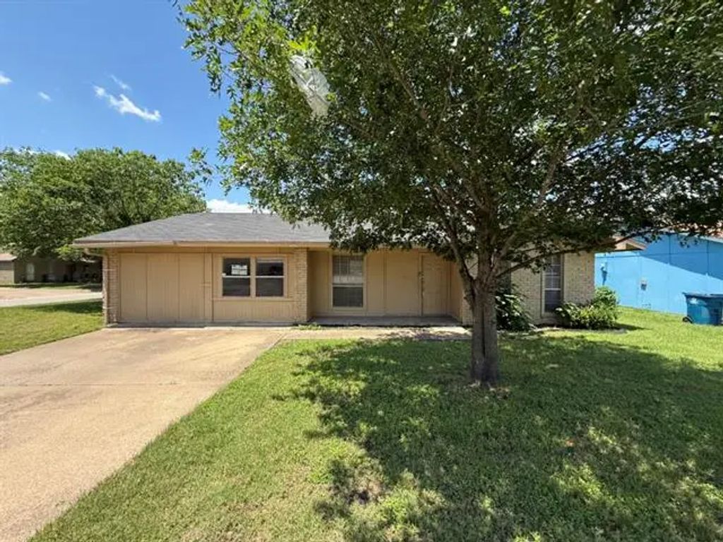 1001 Glenhaven Drive, Hutchins