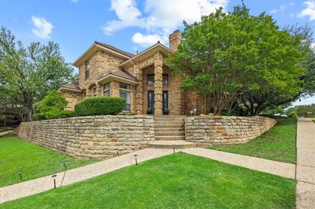 2320 Table Rock Court, Arlington