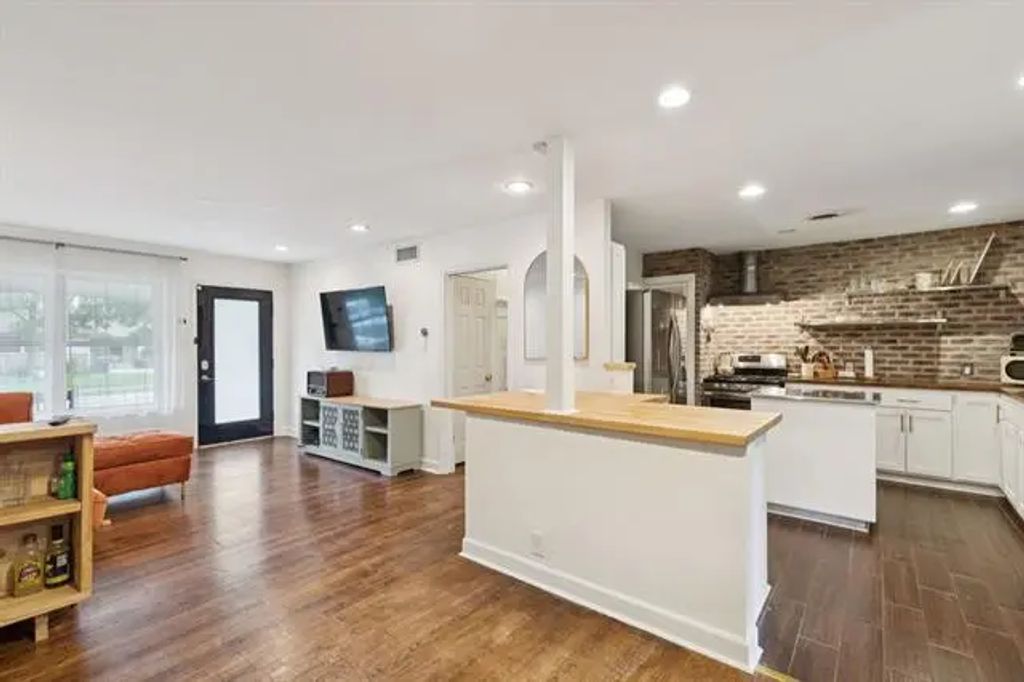 1423 Oriole Lane, Garland