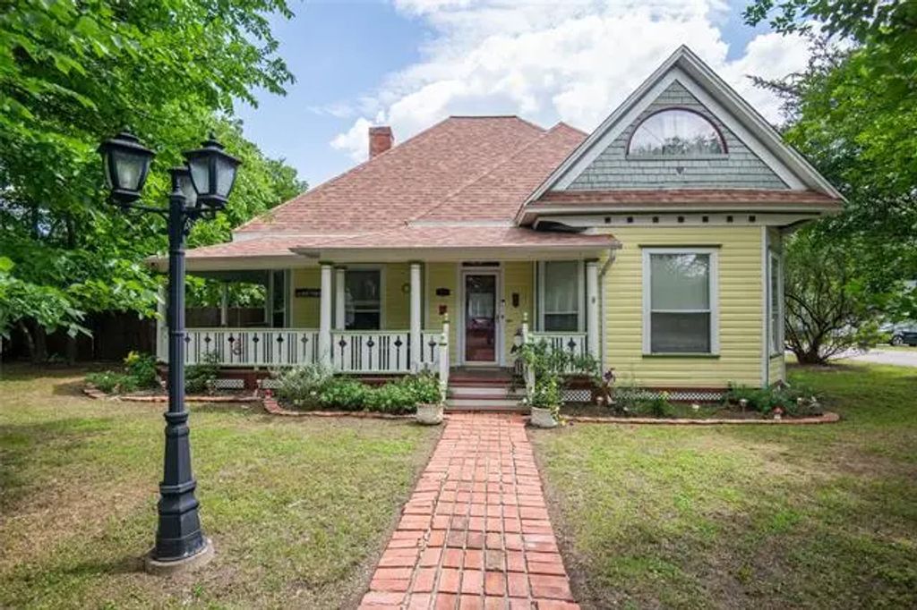306 College Street, Red Oak