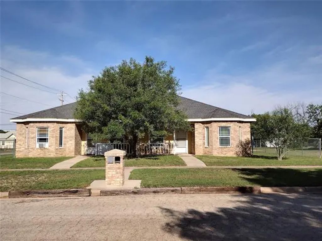 712 Plum Street, Abilene