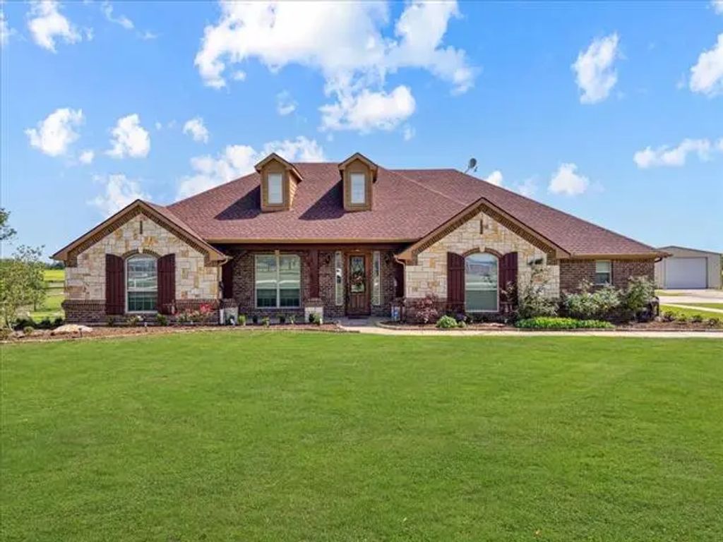6733 Mustang Trail, Sanger