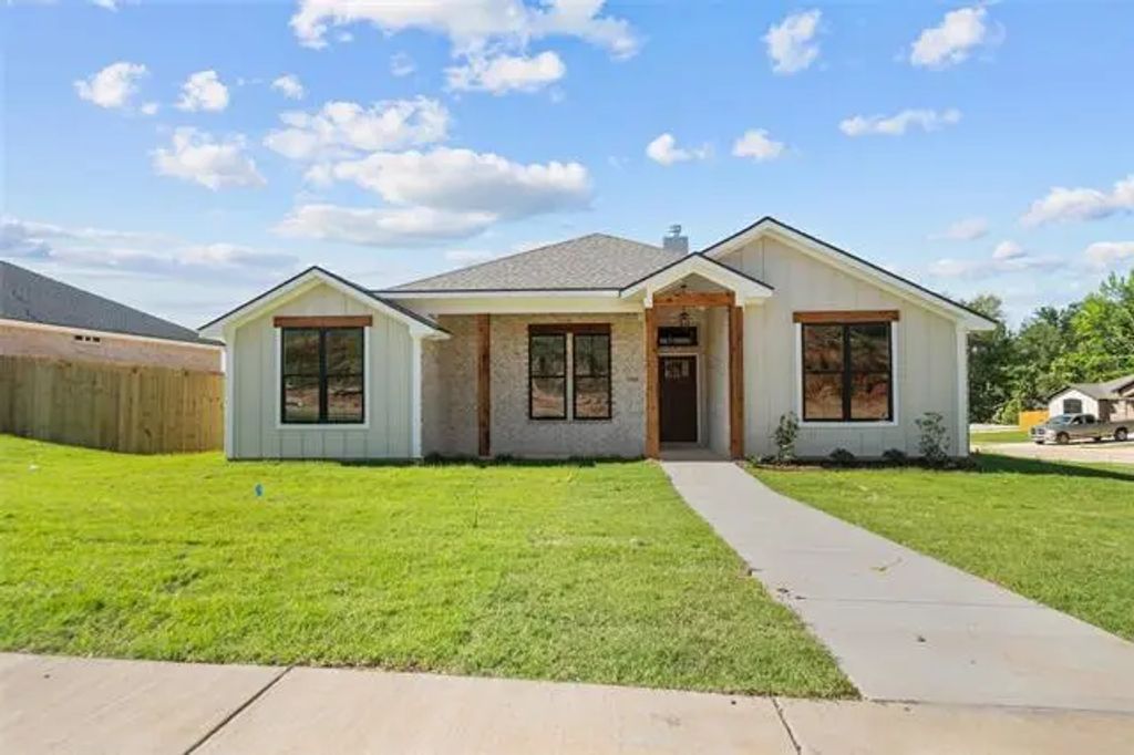 16509 Crossing Circle, Lindale