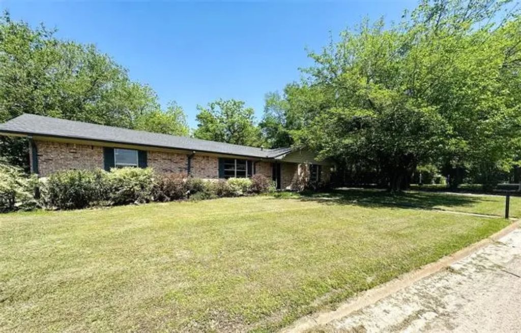 202 Wanda Drive, Winnsboro