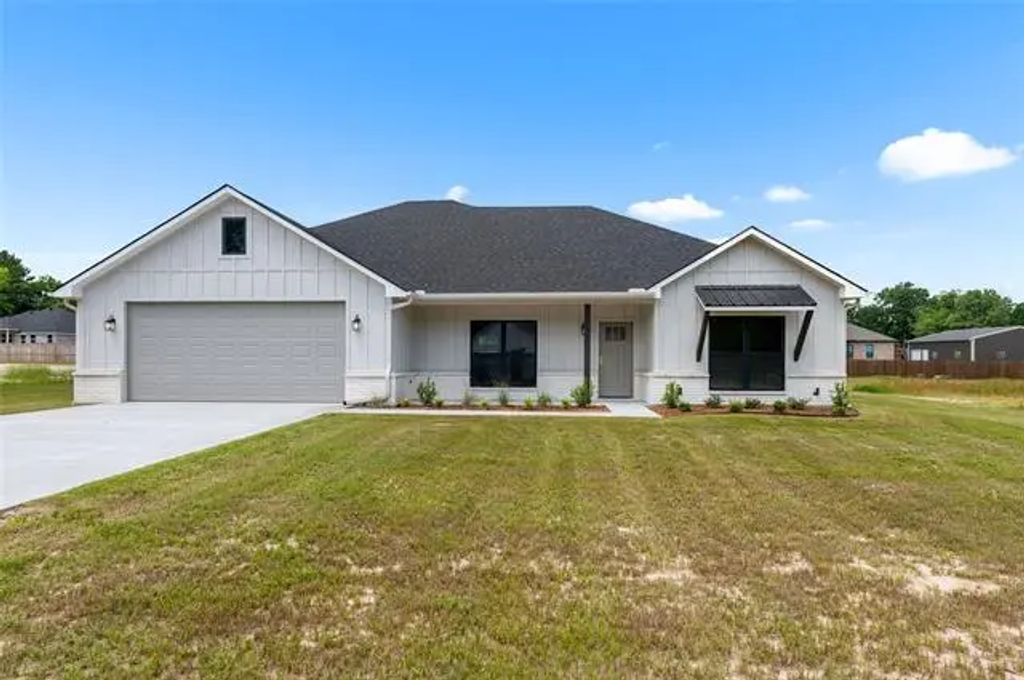 148 County Road 2461, Mineola