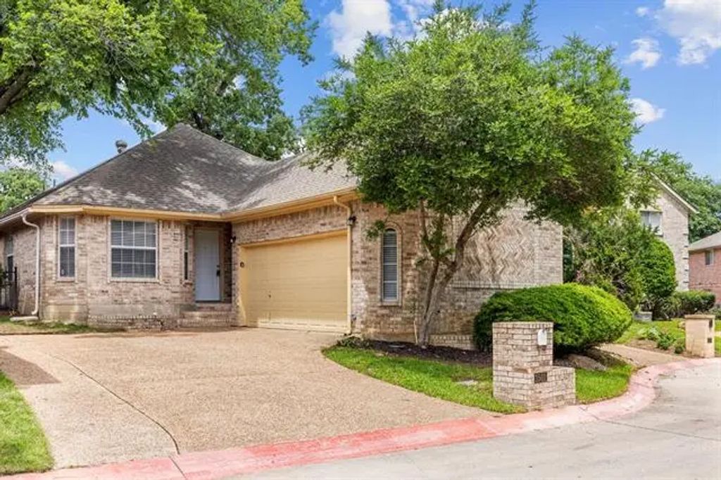 1501 Milla Court, Euless