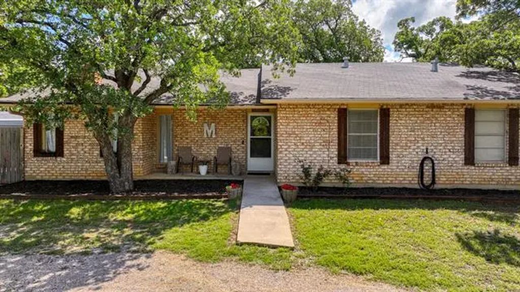 219 Massengale Street, Jacksboro