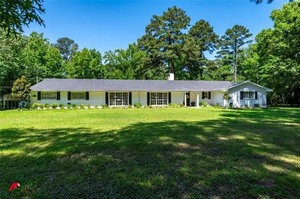 1166 Highway 171, Stonewall