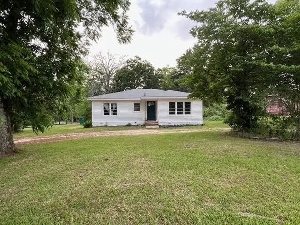405 Walnut Street, Hughes Springs