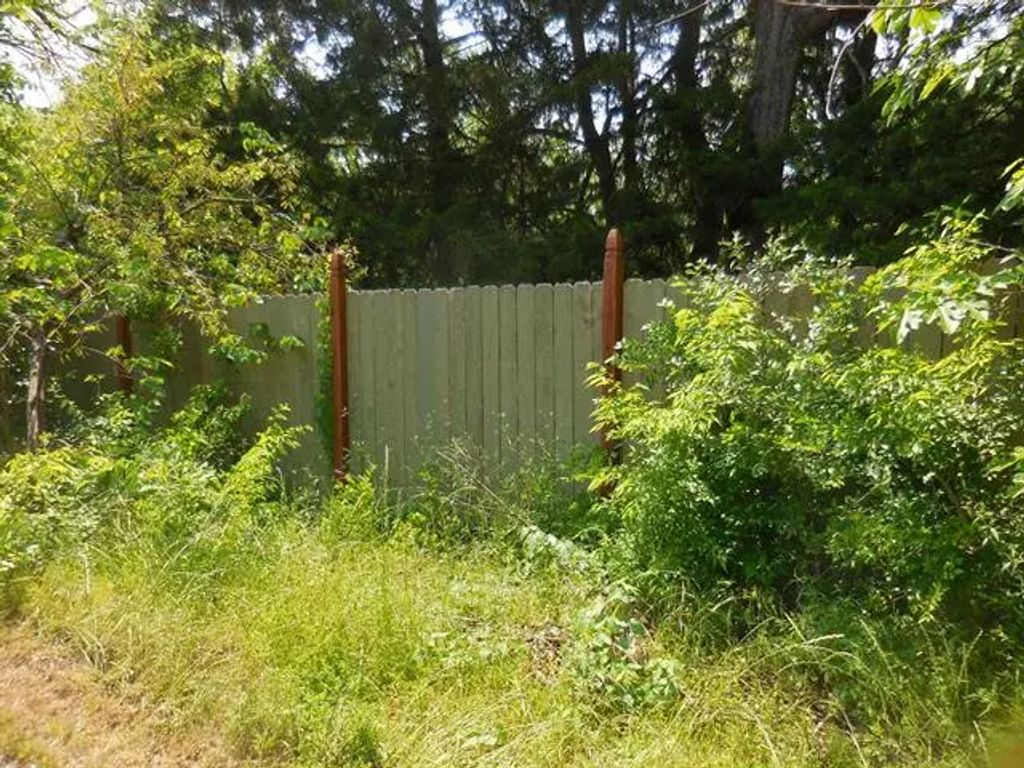 145 Cr 1633, Lone Oak