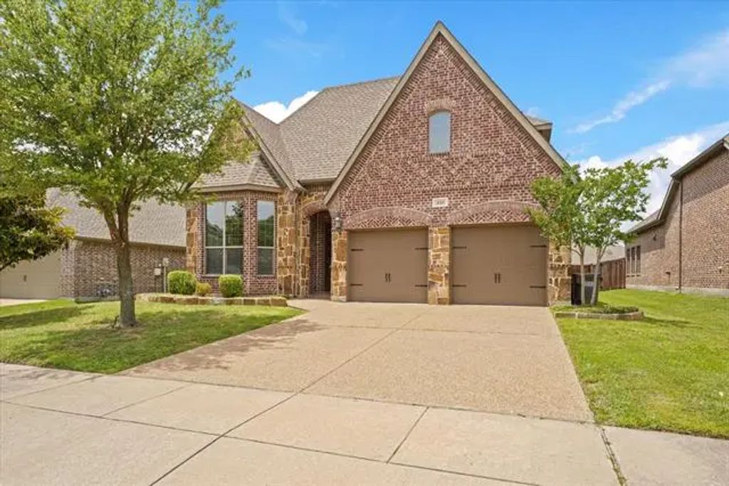 416 Fairway Bluff Drive, Wylie