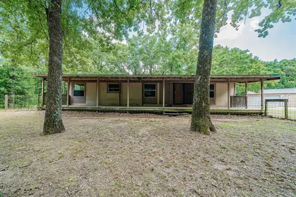 33112 County Road 2142, Kemp