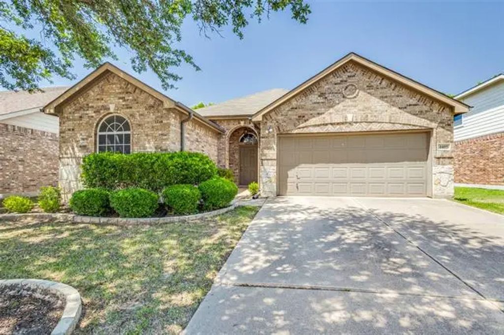 4405 Grassy Glen Drive, Fort Worth