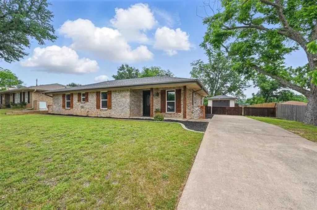1632 Pecan Park Drive, Arlington