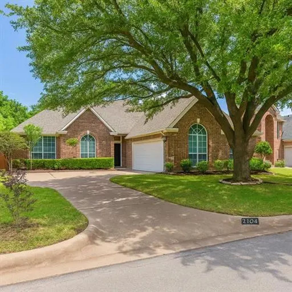 2104 Hunter Place Lane, Arlington