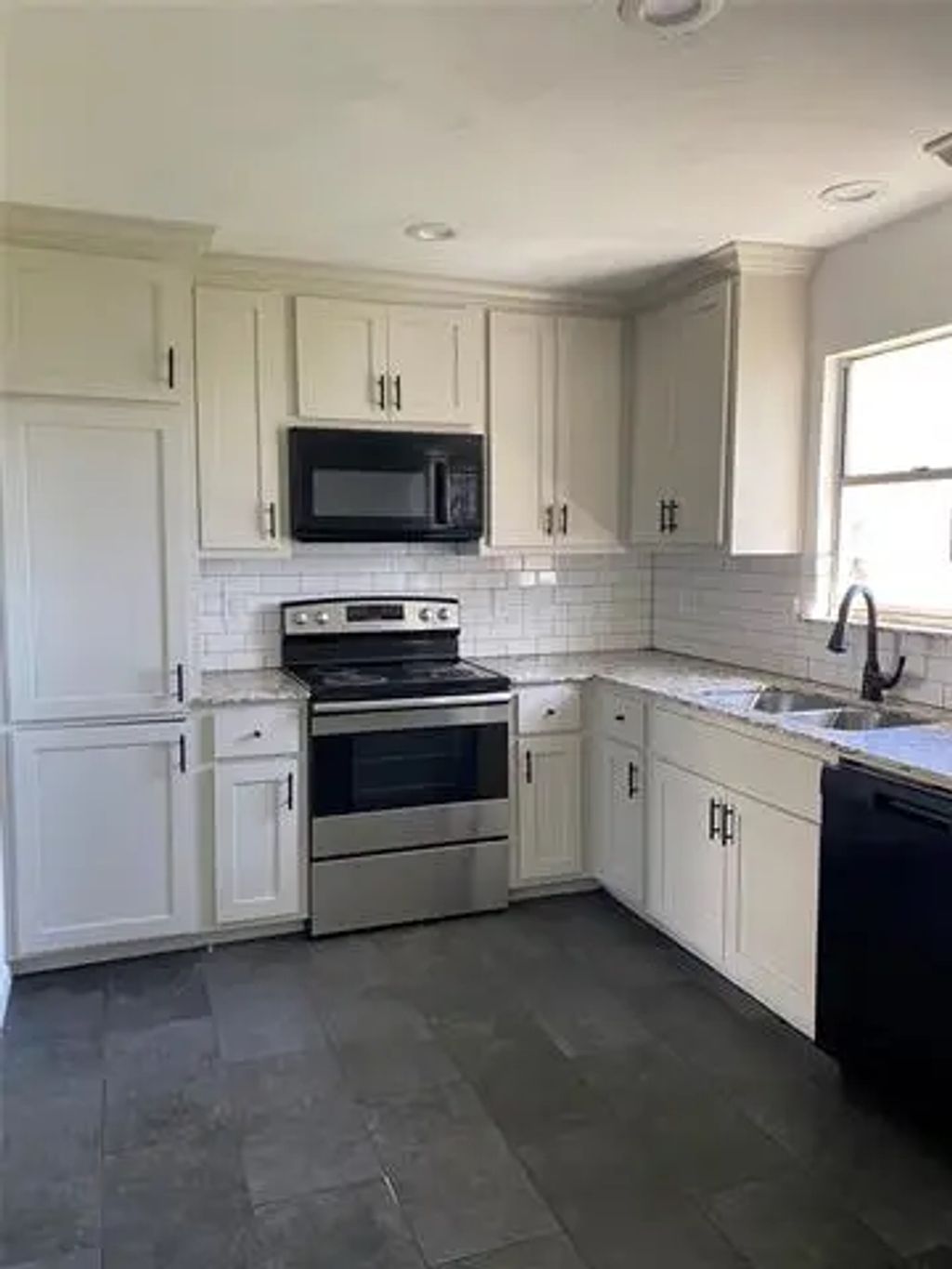 907 W 8th Street, Bonham