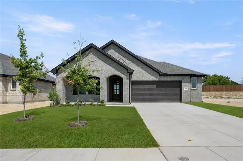2396 High Plain, Waxahachie