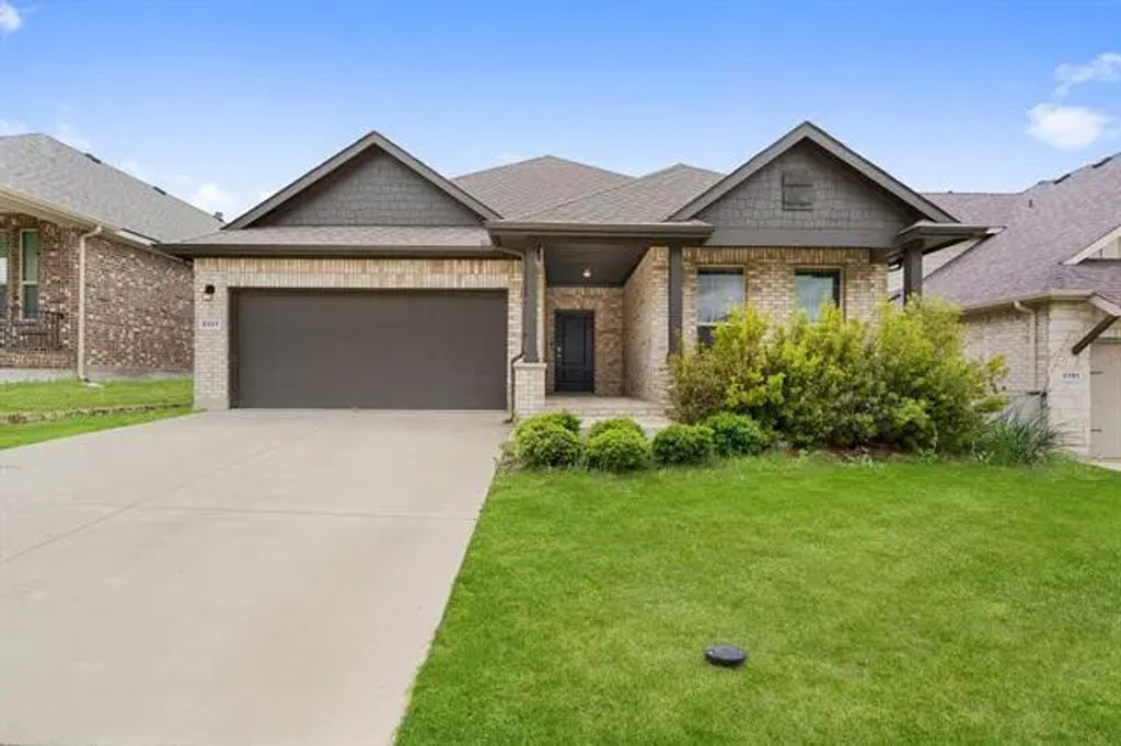 2337 Mockingbird Court, Northlake