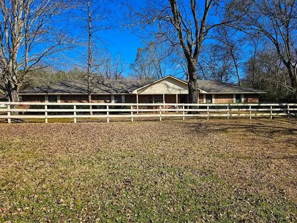 517 An County Road 147, Palestine