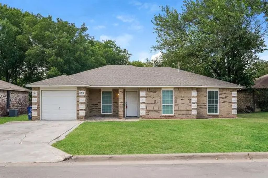 303 West Court, Glenn Heights