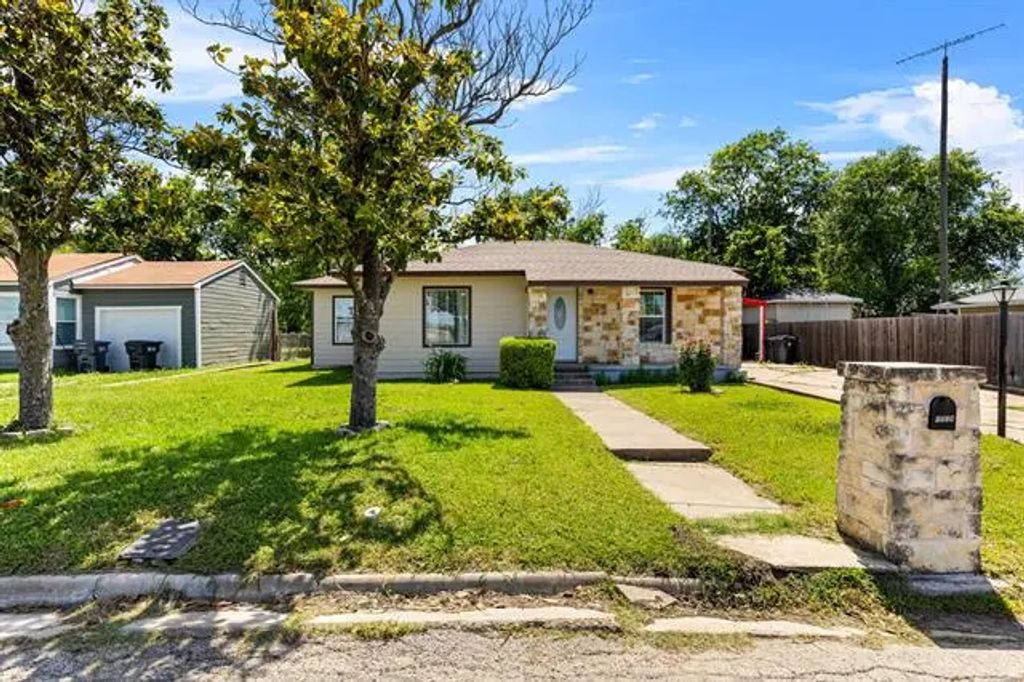 1709 Irving Lee Street, Waco