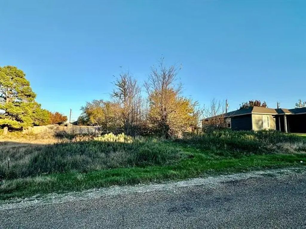 X Flagship Lane, Gun Barrel City
