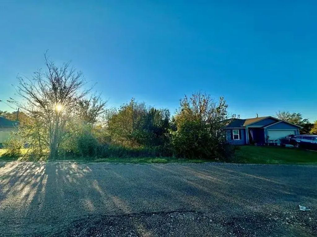 Z Flagship Lane, Gun Barrel City