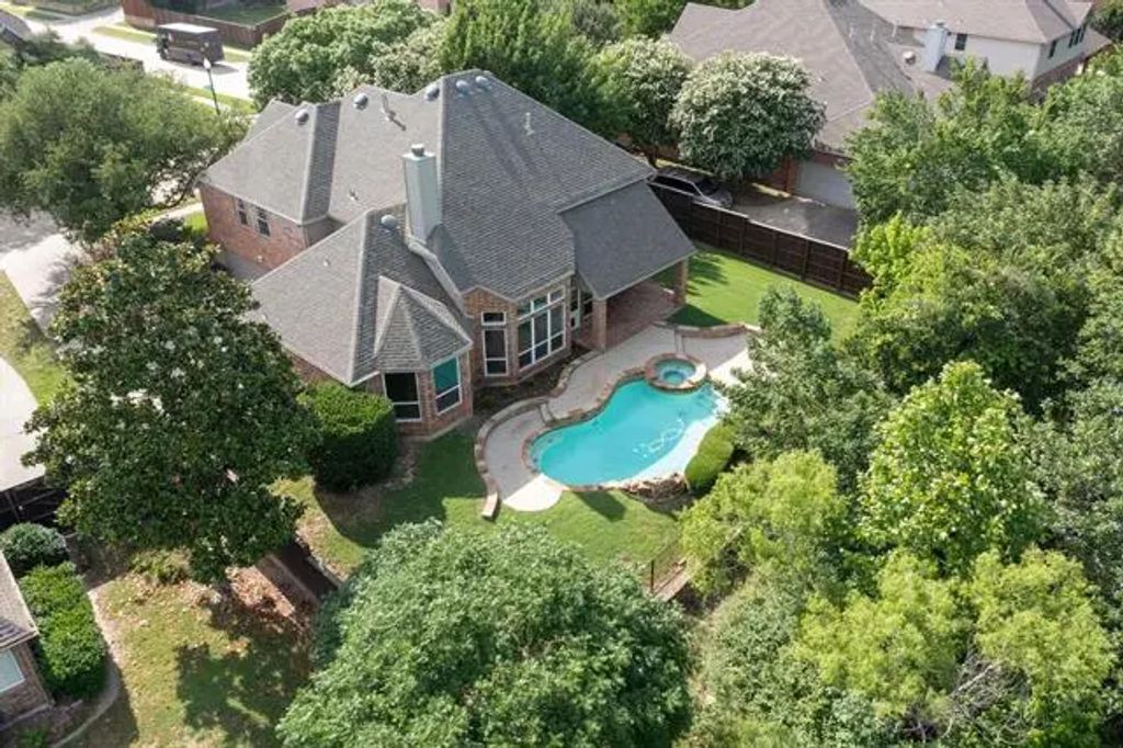 140 Collin Court, Murphy