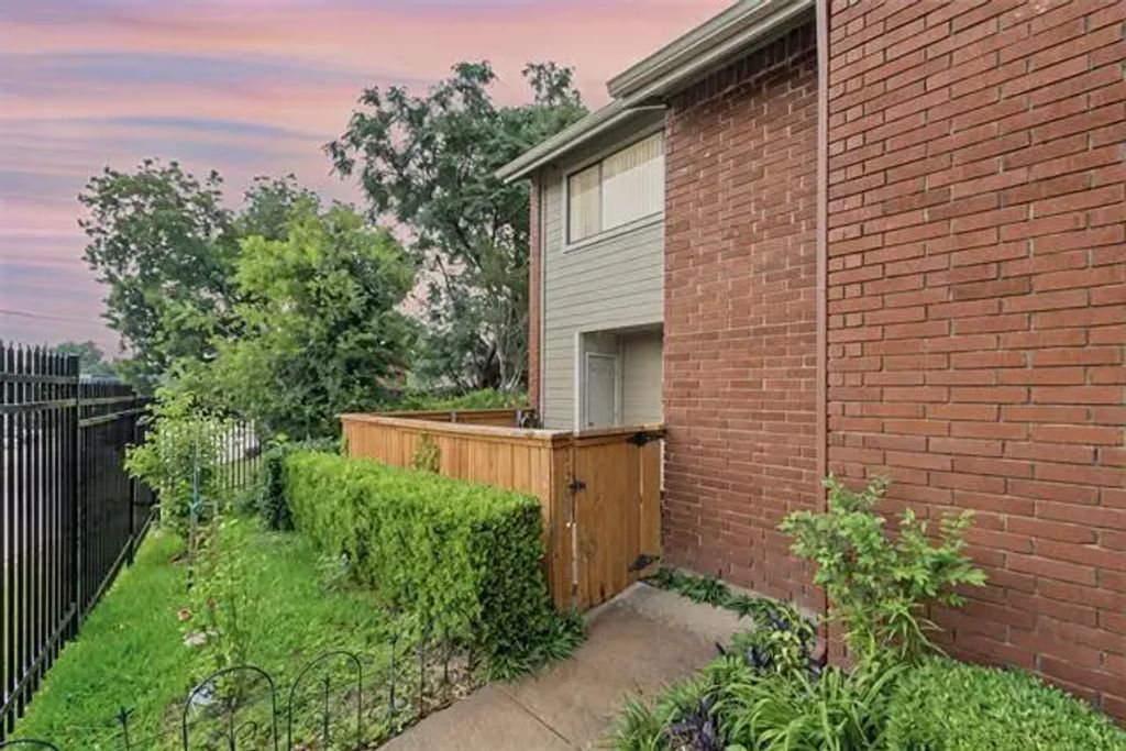8404 Forest Lane 1305, Dallas