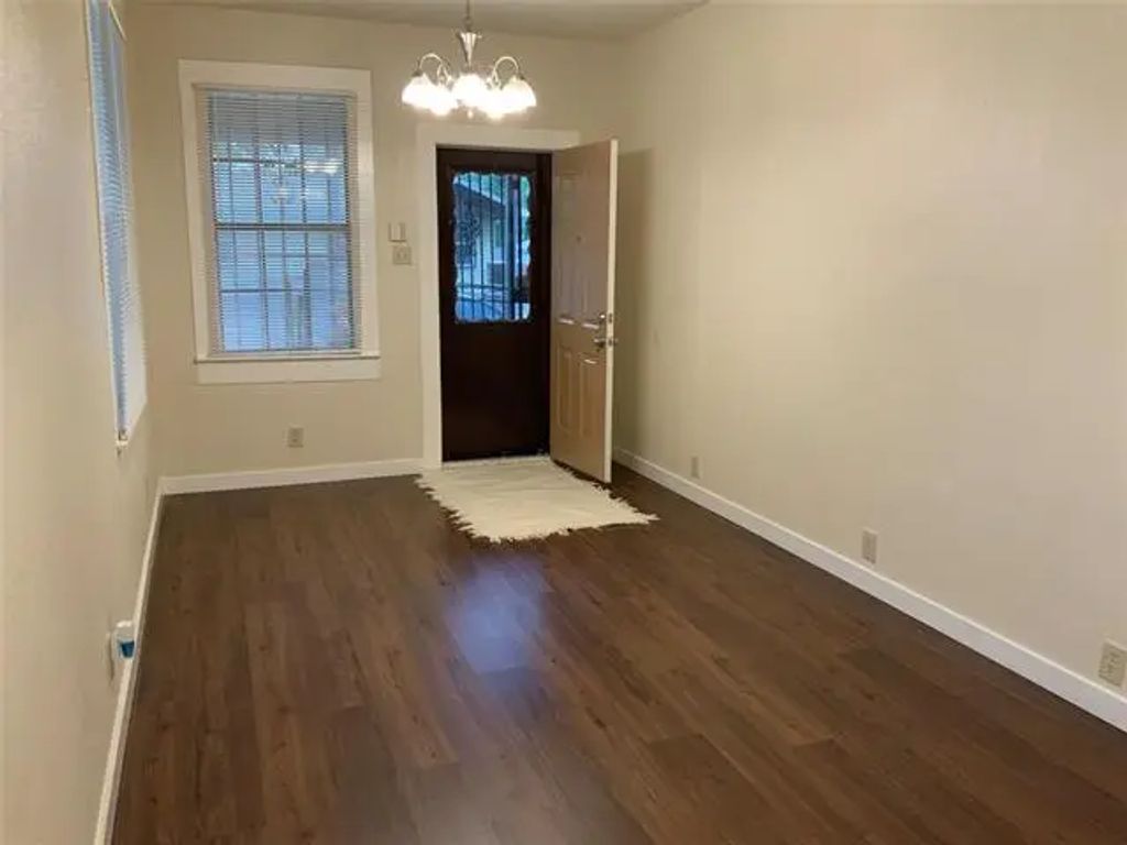 526 Hatton Street, Dallas