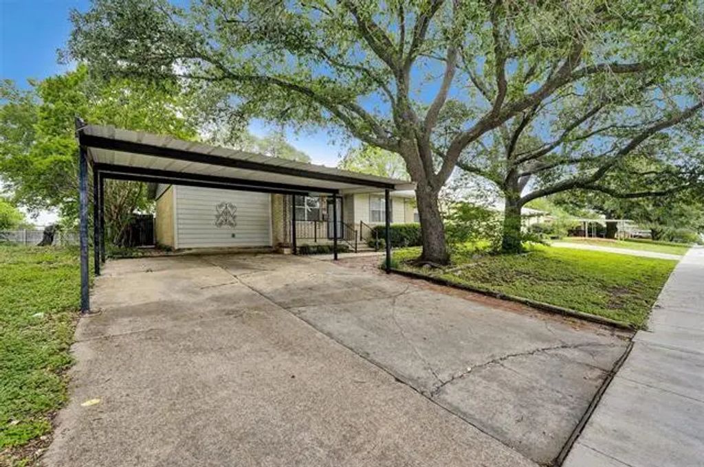 8028 Tumbleweed Trail, White Settlement
