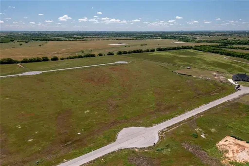 7257 Tom Trail, Krum